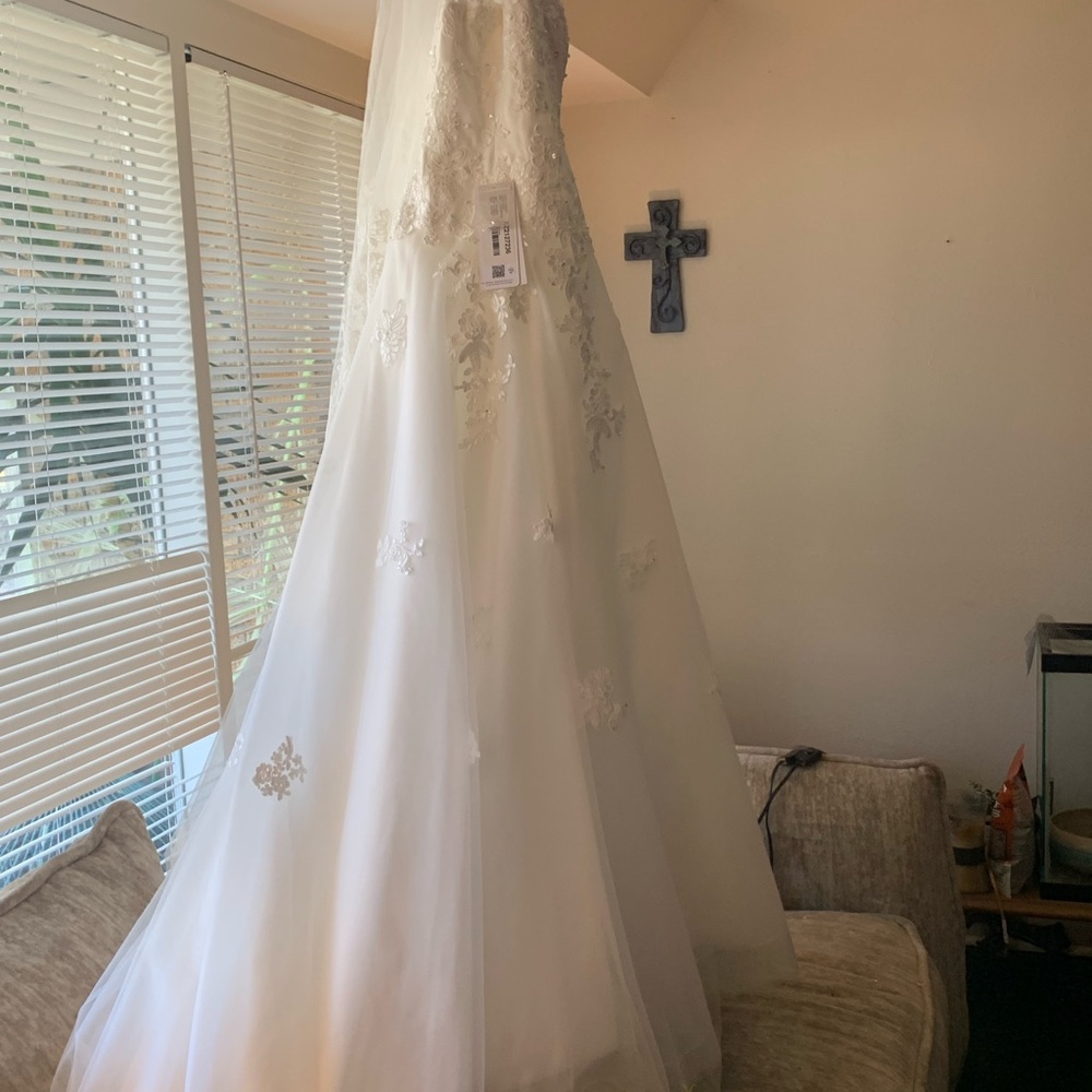 Elegant White Wedding Dress with Lace Accents